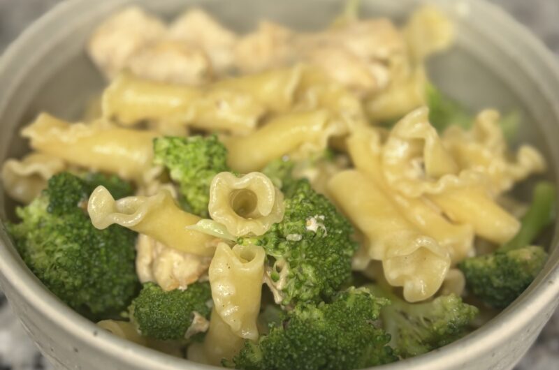 Chicken and Broccoli Pasta with Traditional Alfredo Sauce